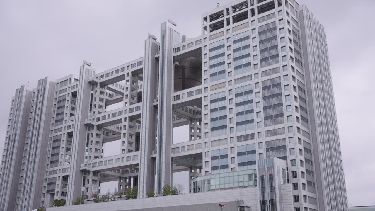 edificio de televisión de tokio, plano de establecimiento panorámico de 4k, japón