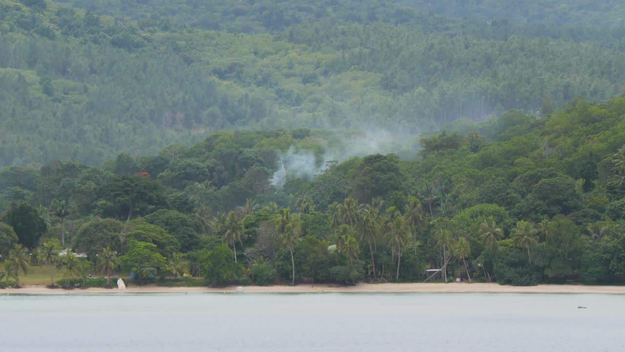 바누아투의 가장 남쪽에 있는 섬인 아네이티움 (aneityum) 은 미스터리 섬과 인접해 있는 타페아 지방에 있다.