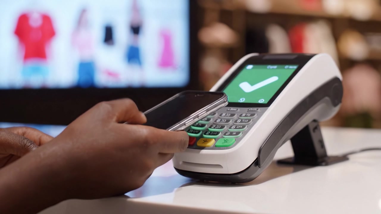 Modern Payment Technology: A Close-Up Look at Contactless Payment Systems in Retail Environments, Enhancing the Checkout Experience for Customers and Merchants