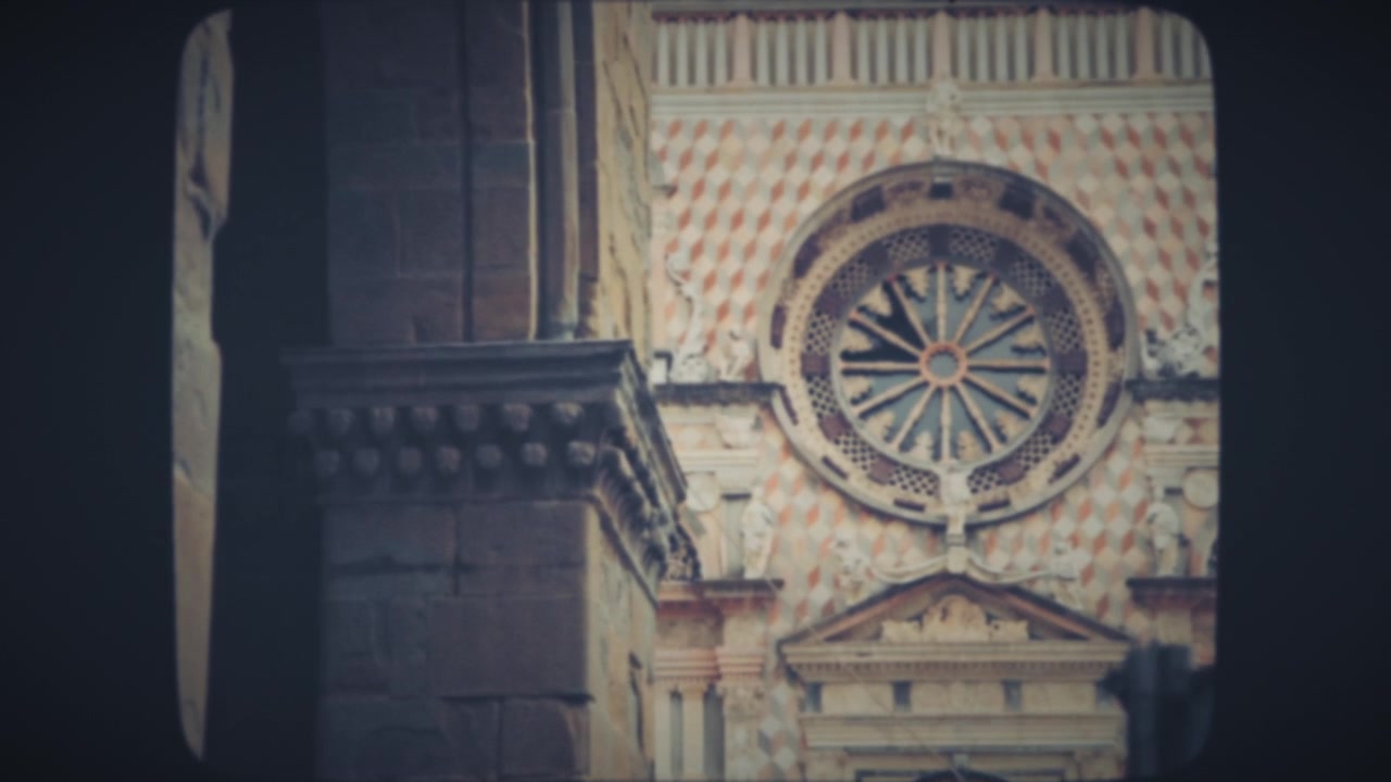 Facciata dell'antica chiesa cattolica in Europa