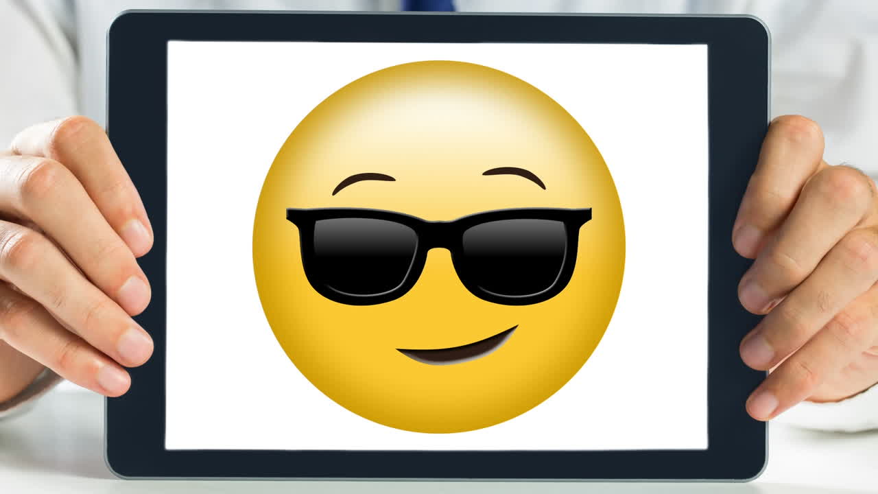 tableta que muestra gafas de sol sonrientes