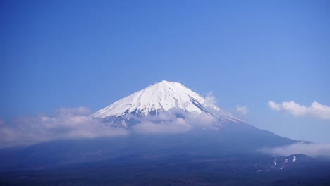 Mountain-Fuji-top-view-in-Kawaguchiko,-Tokyo,-Japan