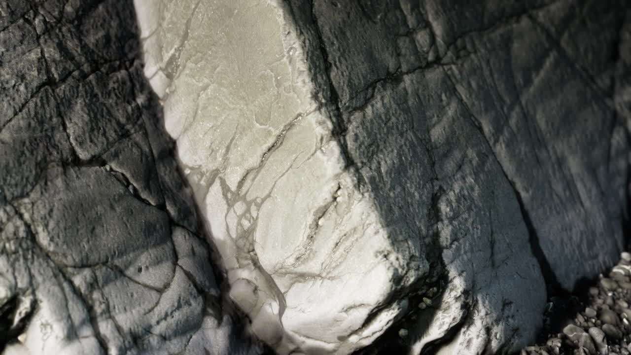 바위 돌 형성이 가까이 있습니다.