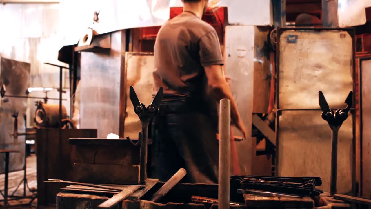 녹은 유리를 형성 하는 유리  ⁇ 기기