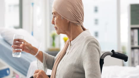 krebs, parkinson und ältere frau im krankenhaus