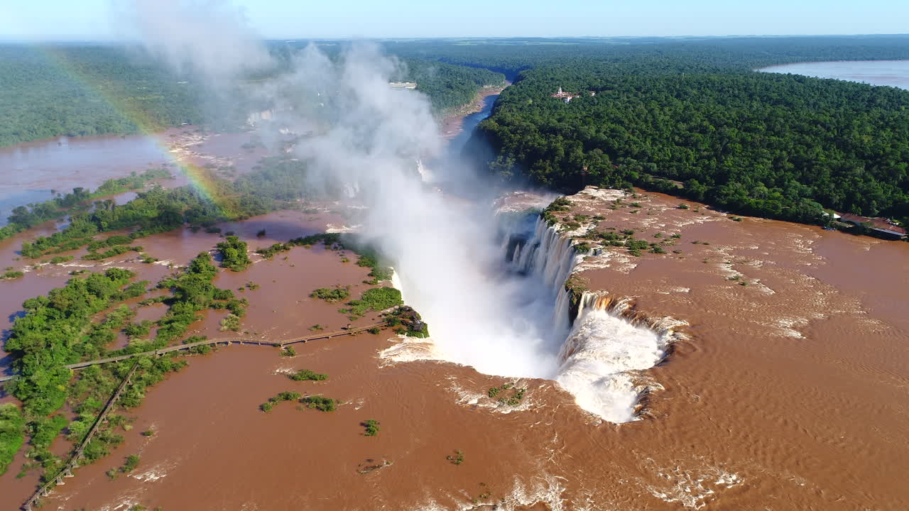 imagen cautivadora de un avión no tripulado que muestra las magníficas cataratas de iguazu