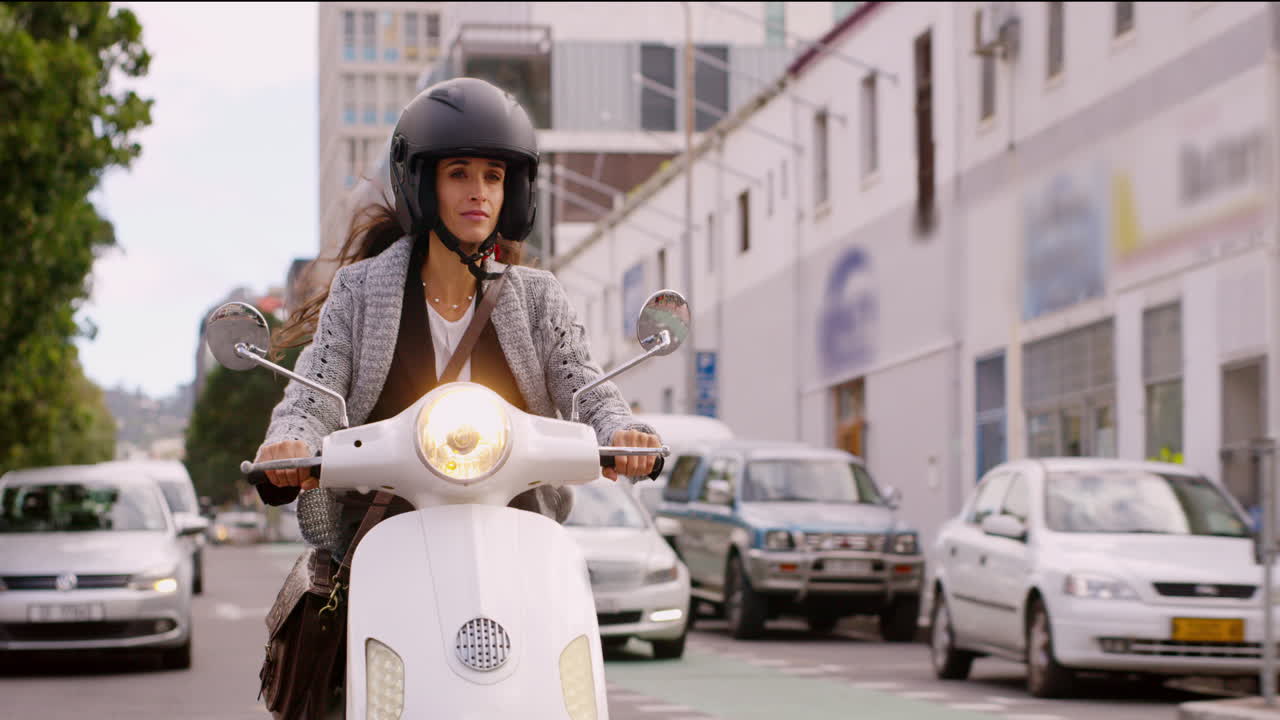 스쿠터는 완벽한 패션 액세서리입니다.