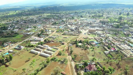 Ländliche-Siedlungen-In-Afrika,-Grüne-Landwirtschaftsbetriebe,-Kenia-Häuser,-Arme-Siedlung-Afrika,-Ländliche-Häuser-In-Kenia