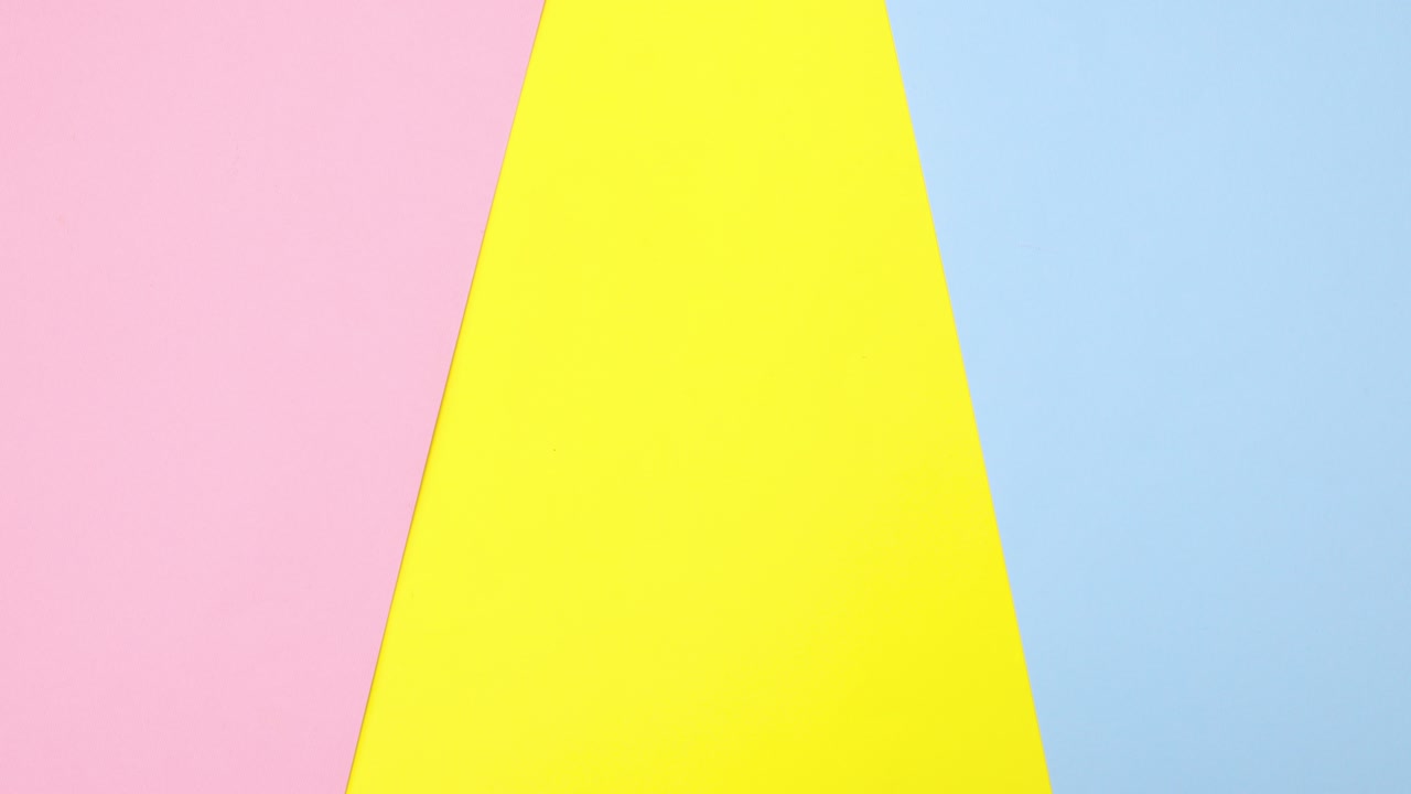 los huevos de pascua aparecen en tema pastel.