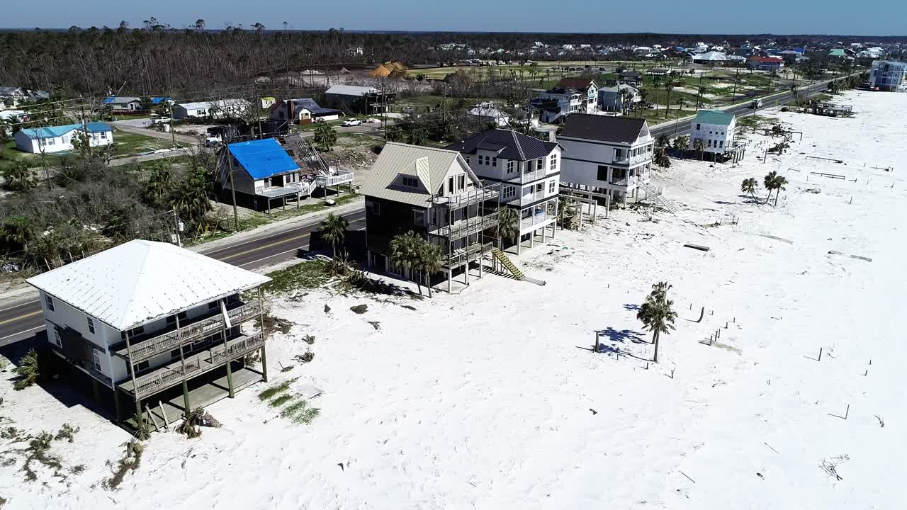포트 세인트의 해변가 주택에 대한 허리케인 피해