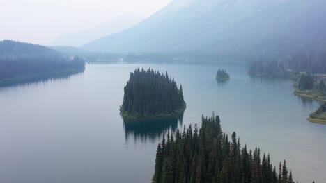 Lago-Azouzetta:-Un-Lago-De-Muchas-Islas