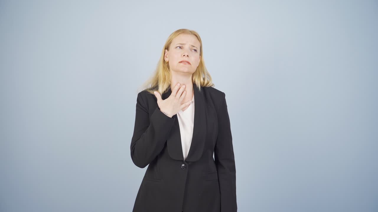 목에 통증이 있는 사업가입니다.