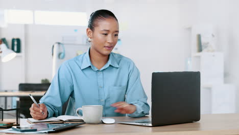 Female-business-worker-working-on-a-computer