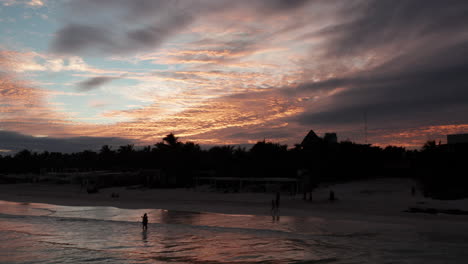 las increíbles puestas de sol en tulum son algunas de las vistas más impresionantes que jamás verás