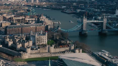 Tower-Bridge-Und-Tower-Of-London