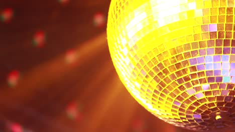 espejos de bola de discoteca. bola de discotecas girando y brillando mientras gira en un bucle perfecto.