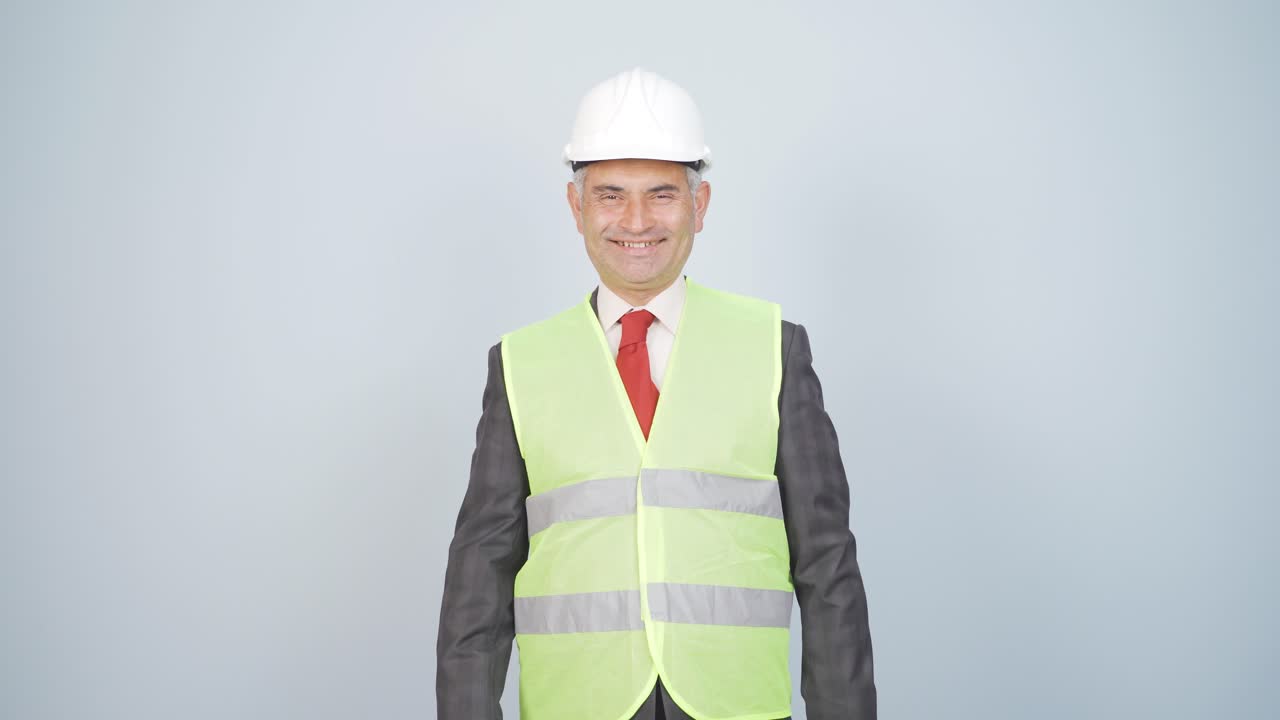 ingeniero que trabaja en el proyecto.