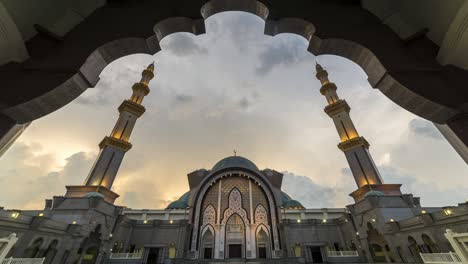 sunset time lapse at the federal mosque of kuala lumpur
