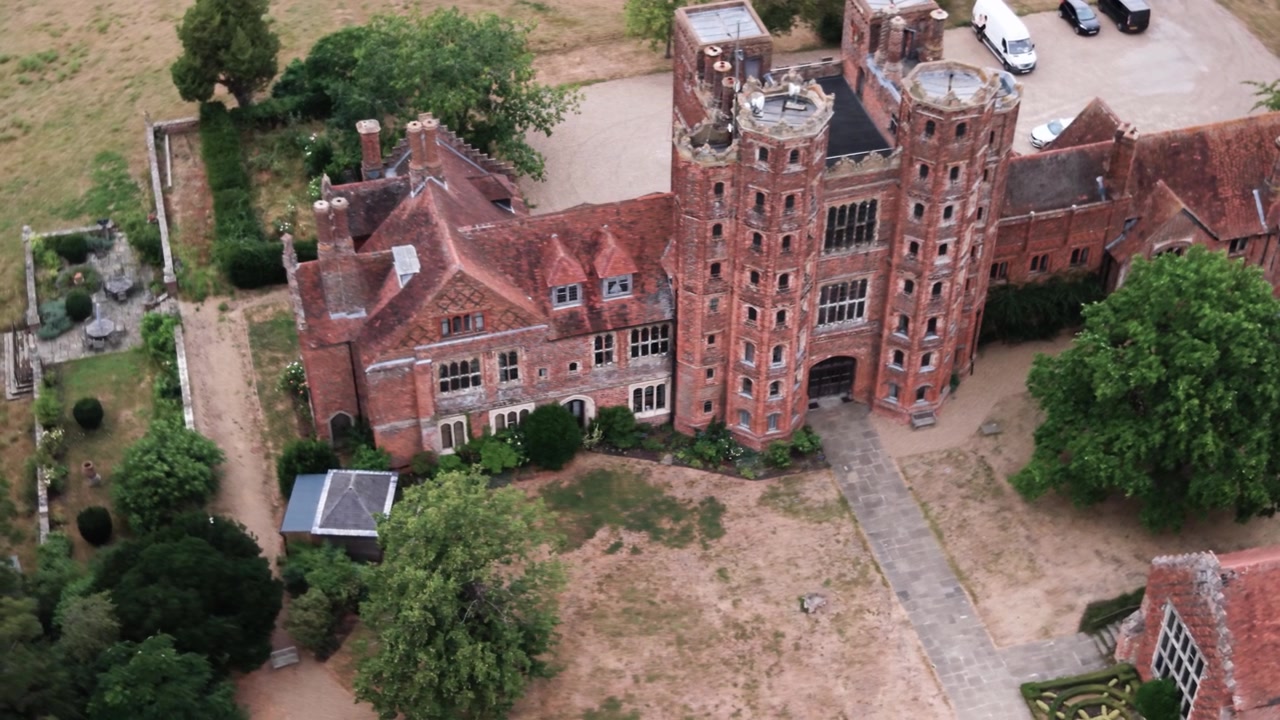 Layer Marney Towers ydre i Essex, England, Storbritannien - droneoptagelse.