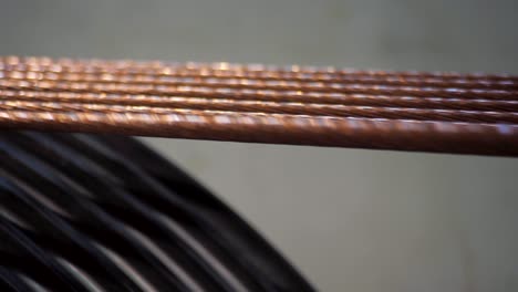 copper cable method lug extends along walzem at the factory for the manufacture of electric cable.