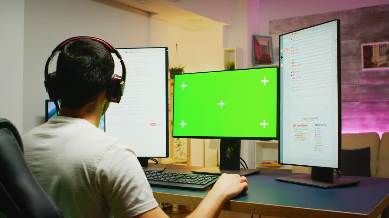 disparo trasero de un joven en una habitación con luz de neón