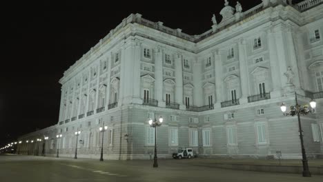 el palacio real de madrid es el palacio real.