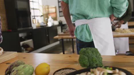 Chef-cutting-bread