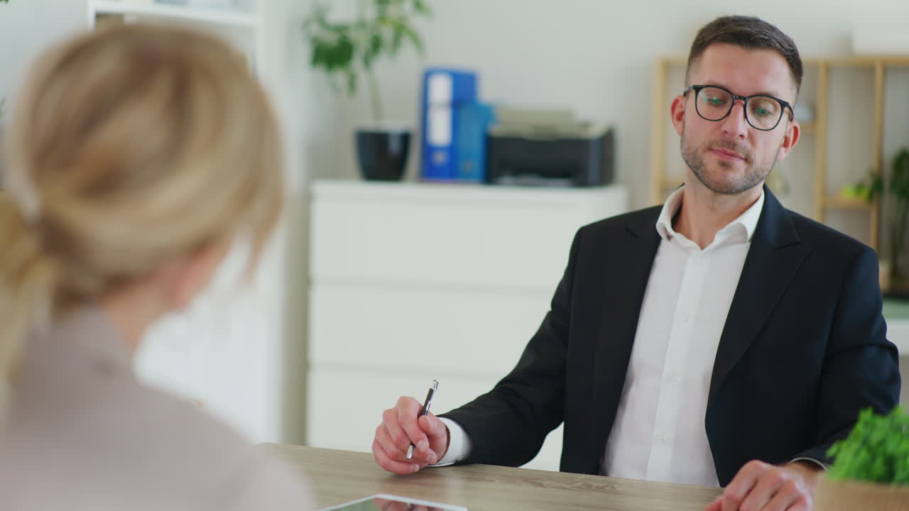 Forretningsmand utilfreds med salgsresultater