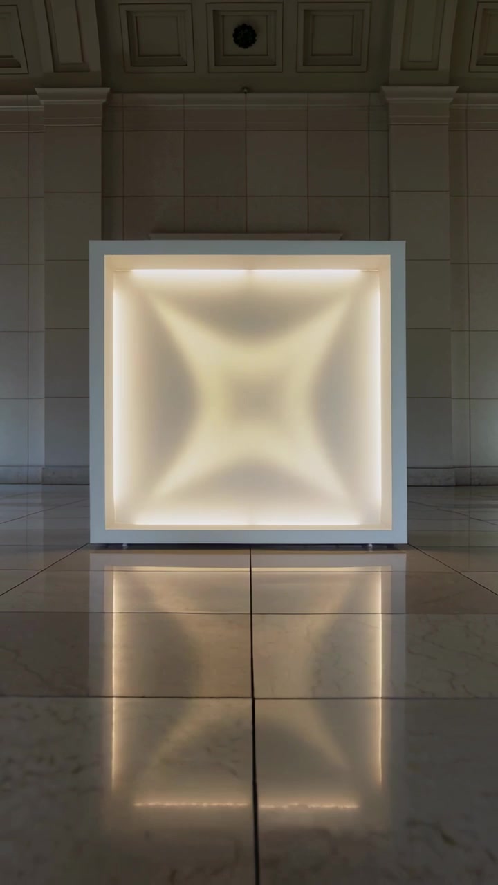 Vertical video: Cycling LEDs causing square light alternating star and flat glow in hall reflection