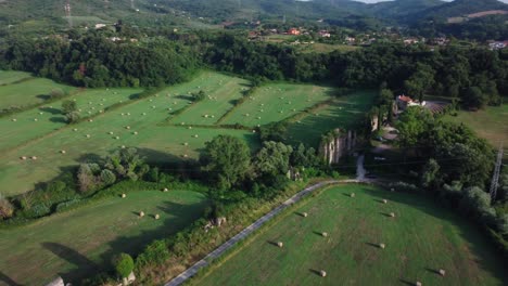 Drohne-Fliegt-über-Antike-Ruinen-Des-Römischen-Aquädukts-Ponte-Lupo,-Latium,-Italien