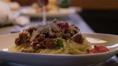 un delicioso plato de espagueti con salsa bolognese