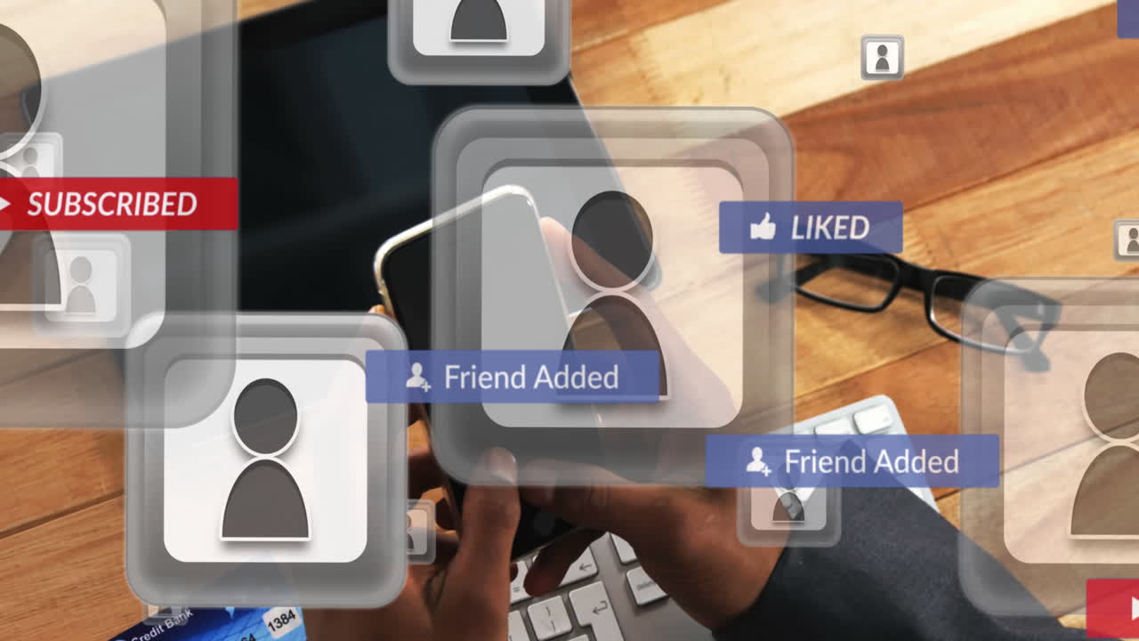 Animazione di icone di social media che cadono su persona che usa lo smartphone