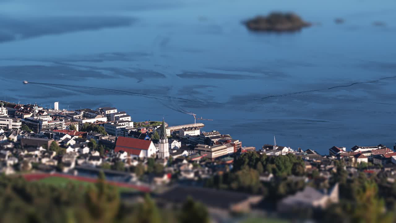 모드 항구 의 소형 풍경 - 페리 와 보스트 가 피오르드 를 건너