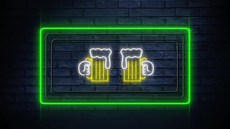 Neonskilt der viser skålede ølglas i blinkende ramme.