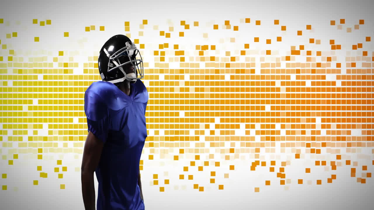 Giocatore di football americano che si aggiusta il casco, con animazione digitale sullo sfondo.