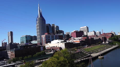 Nashville-skyline-day-4k--with-river