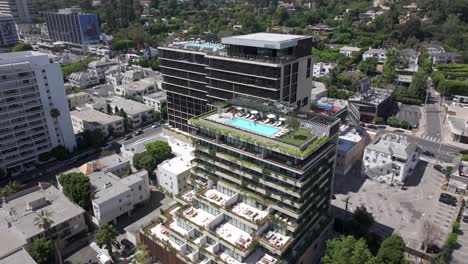 Piscina-Con-Drones-En-La-Azotea-Del-Hotel-De-Lujo-West-Hollywood-Edition