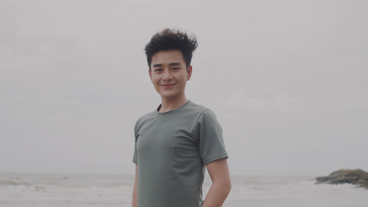 해변에 있는 남자