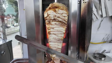se está preparando shawarma de pollo.