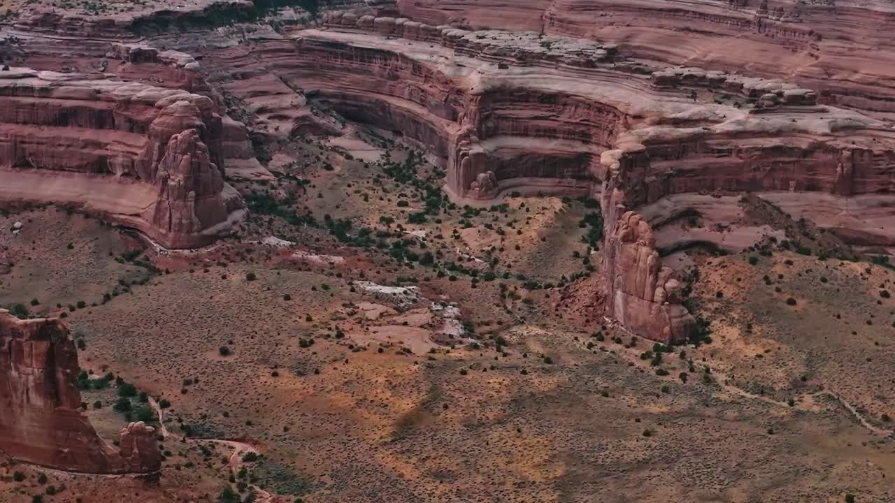 Moab Valley mostra formazioni rocciose e paesaggi desertici nello Utah