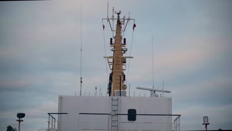 El-Radar-De-Un-Ferry-Y-El-Sistema-De-Navegación-Trabajando-En-El-Mar