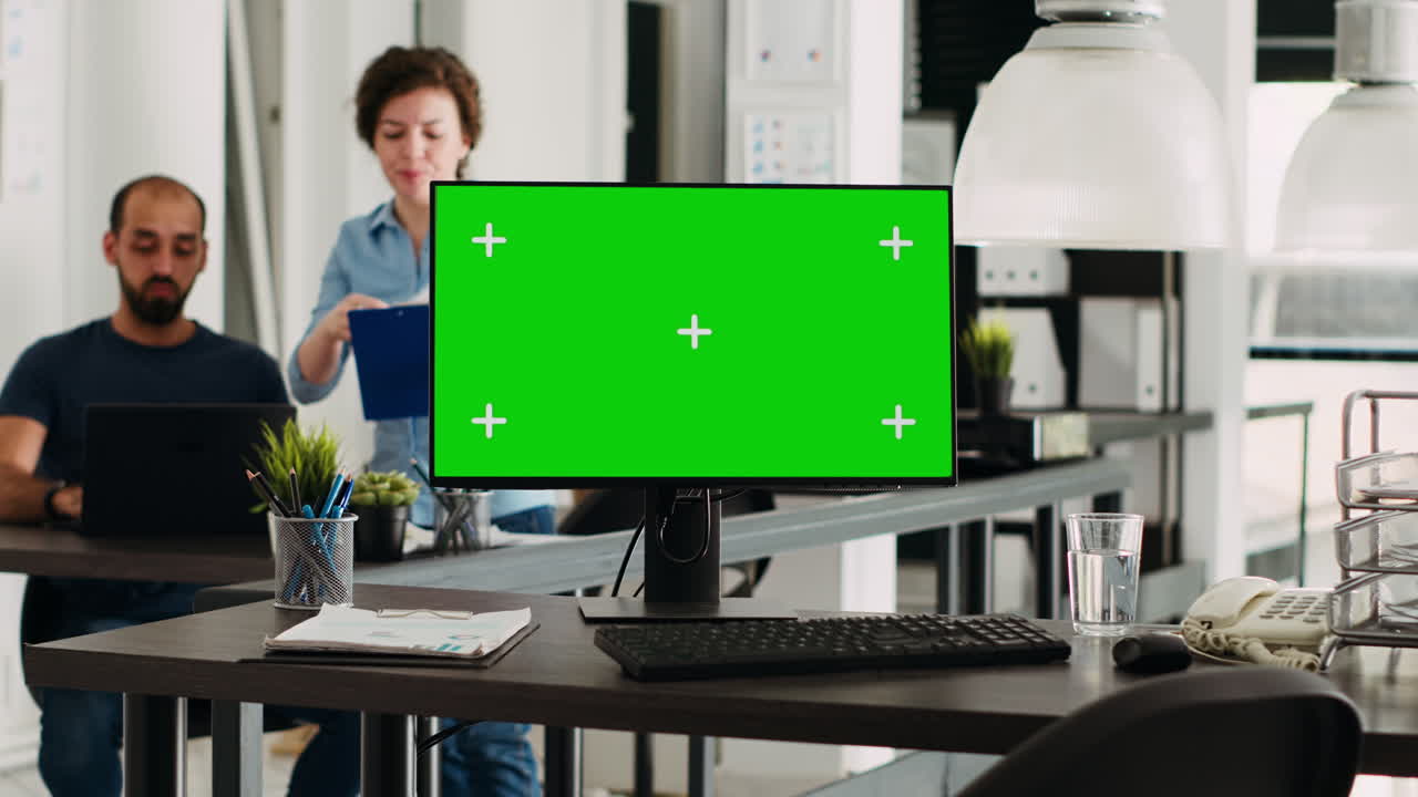 Greenscreen template on pc in office