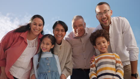 familia, cara y gente feliz en verano
