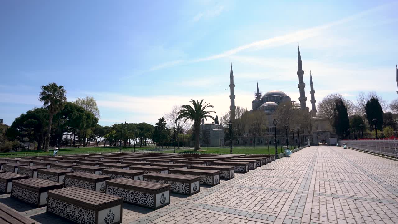 la mezquita azul, la mezquita del sultán ahmed, de estambul en el toque de queda por la pandemia de covid-19.