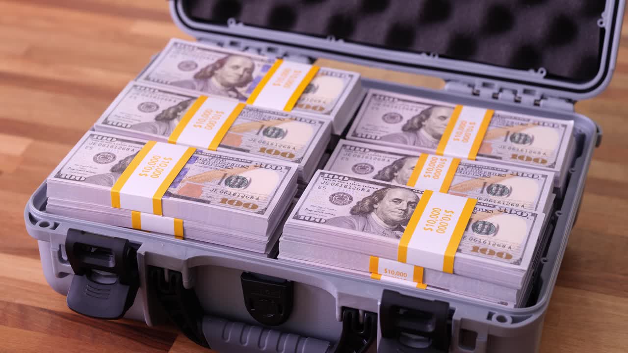 돈이 가득한 가방