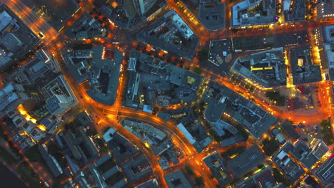 Luftaufnahme:-Vogelperspektive-Von-Frankfurt-Am-Main,-Skyline-Deutschlands-Bei-Nacht,-Lichter-Der-Stadt,-Verkehr,-Bewegung