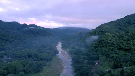 viendo la montaña y el río 02