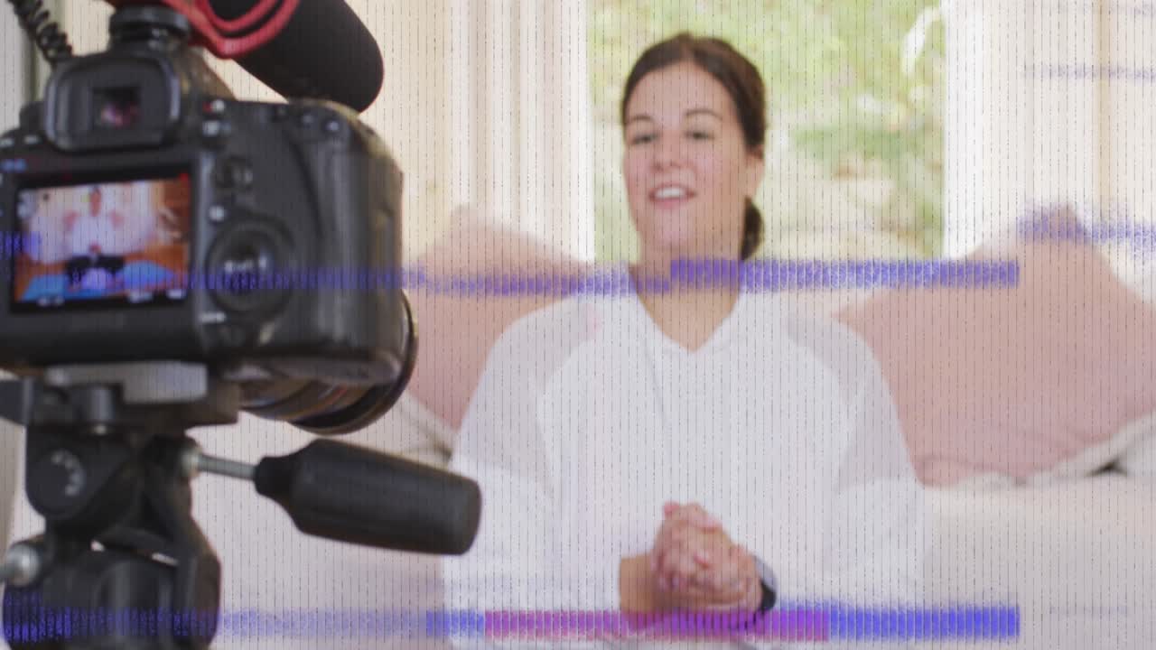 카메라를 사용하여 vlog을 만드는 백인 여성에 대한 간섭의 애니메이션