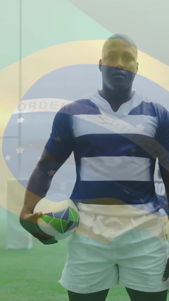 Vídeo vertical: Jogador se aproximando da câmera no campo segurando a bola, mostrando uma sobreposição de bandeira para anúncio esportivo.
