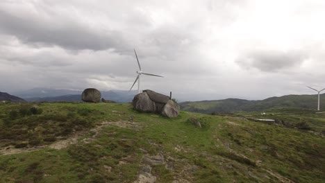 Casa-De-Campo-En-Planta-De-Energía-Eólica